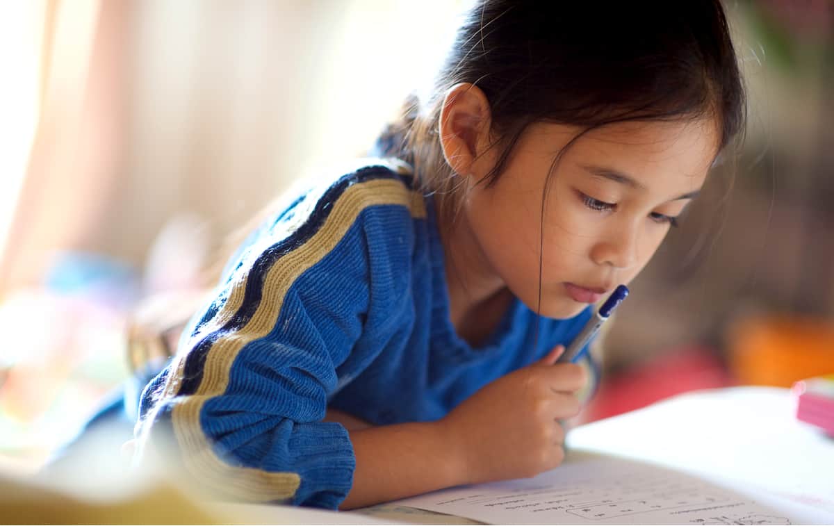 讀書小孩正常